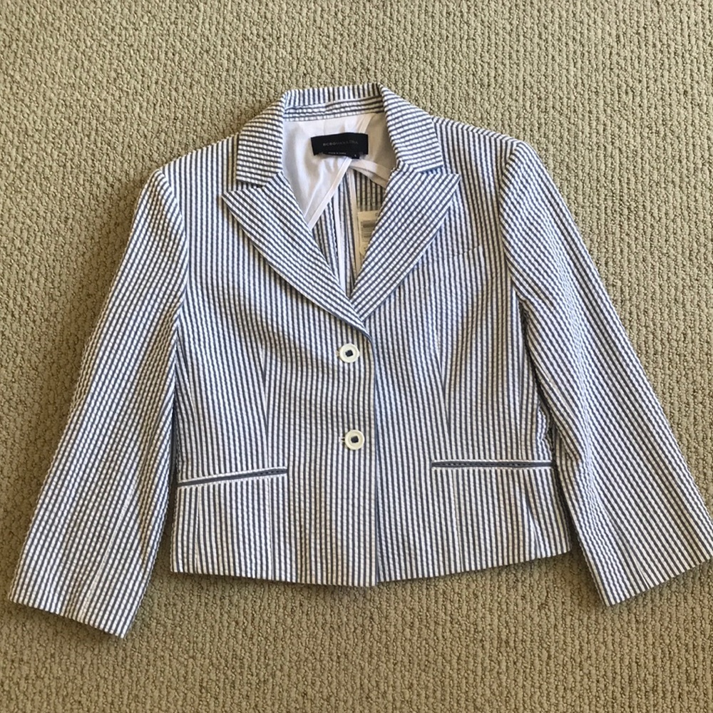 BCBGMAXAZRIA Short seersucker suit jacket